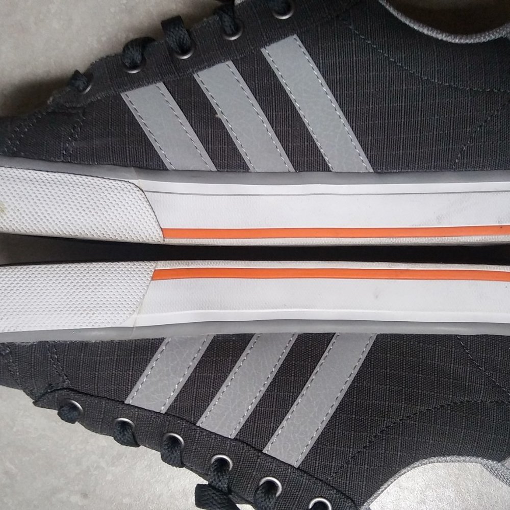 Adidas NEO se Daily Vulc sz 7.5 *RARE* Gray Orange
